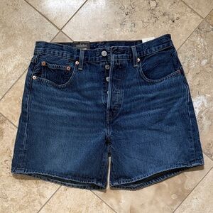 NWT Levi’s 501 mid thigh shorts size 30